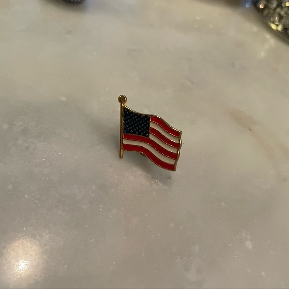 Vintage American Flag Pin - Picture 3 of 5